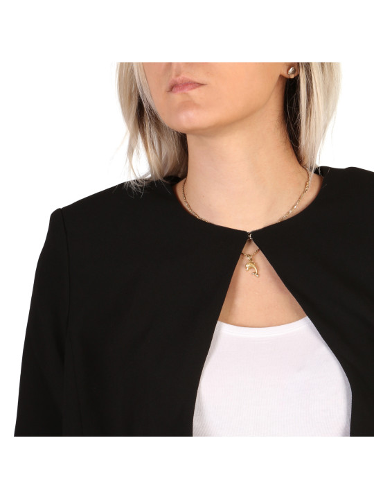 Schwarze Guess-Jacke, minimalistischer Stil