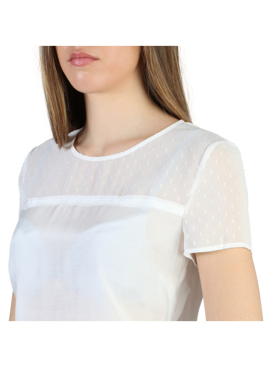 Weißes T-Shirt mit Punktmuster Detail