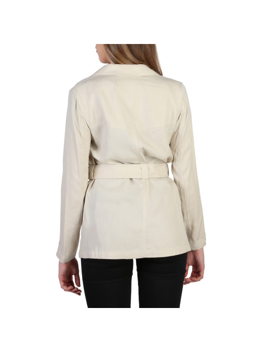 Beiges Lederjacke mit Gürtel.