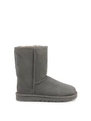 Graue UGG Wildlederstiefel mit Schaffell.