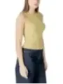 "Calvin Klein Jeans Tops im Sale | Calvin Klein Jeans Gelbes Tanktop online kaufen"|Planet-Deluxe