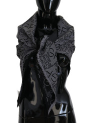 Scarves Elegance Unwrapped in a Wool Scarf 510,00 € 8058301882537 | Planet-Deluxe