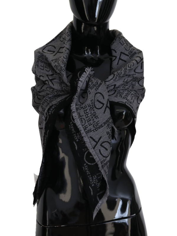 Scarves Elegance Unwrapped in a Wool Scarf 510,00 € 8058301882537 | Planet-Deluxe