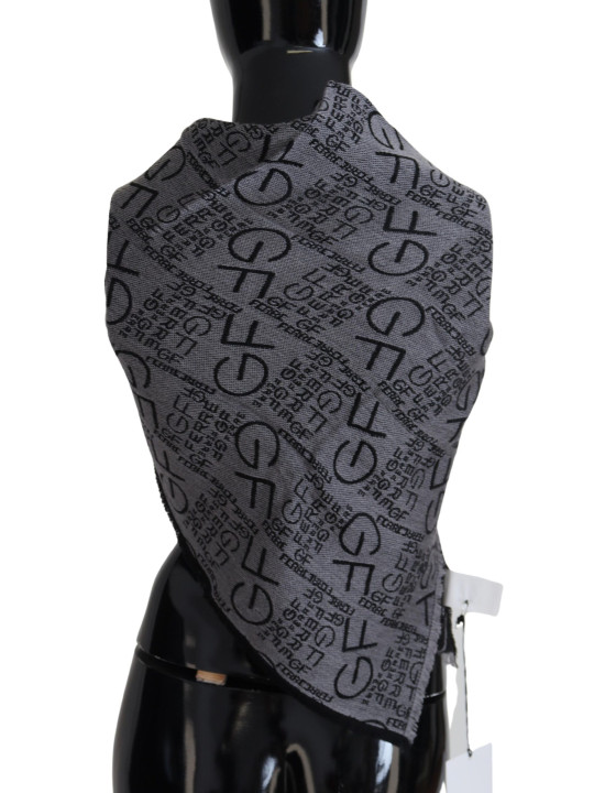 Scarves Elegance Unwrapped in a Wool Scarf 510,00 € 8058301882537 | Planet-Deluxe