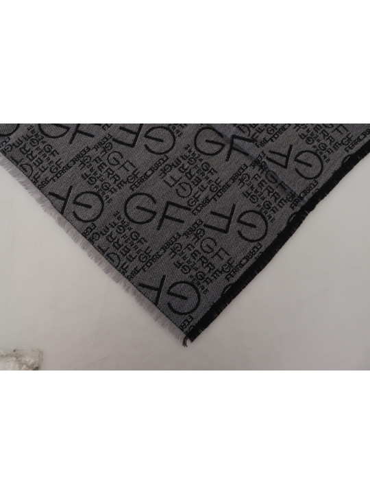 Scarves Elegance Unwrapped in a Wool Scarf 510,00 € 8058301882537 | Planet-Deluxe