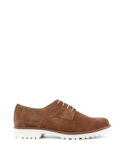 Braune Wildlederschuhe mit weißer Sohle