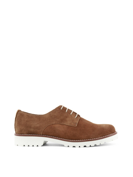 Braune Wildlederschuhe mit weißer Sohle