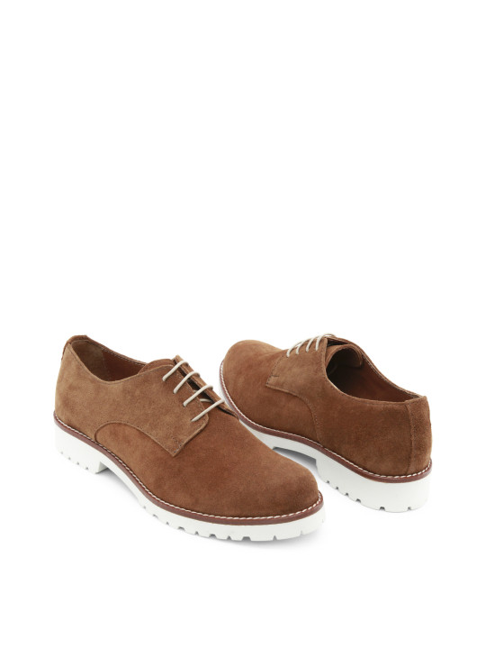 Braune Wildlederschuhe mit weißer Sohle