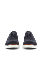 Weiße Sohle blaue Schnürschuhe