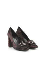 Rote Samtschuhe mit hohem Absatz