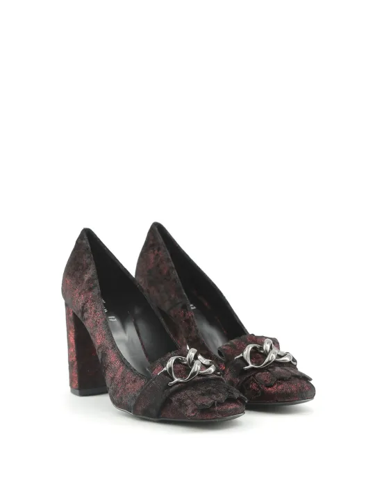 Rote Samtschuhe mit hohem Absatz