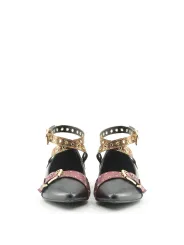 Schwarze Ledersandalen mit Goldakzenten