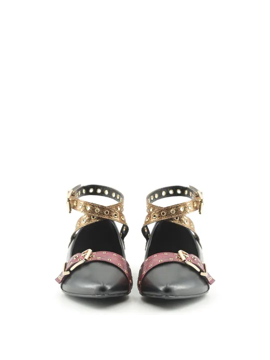 Schwarze Ledersandalen mit Goldakzenten