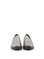 Graue Wildlederschuhe mit dicker Sohle