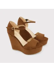 Braune Keilpumps aus weichem Wildleder