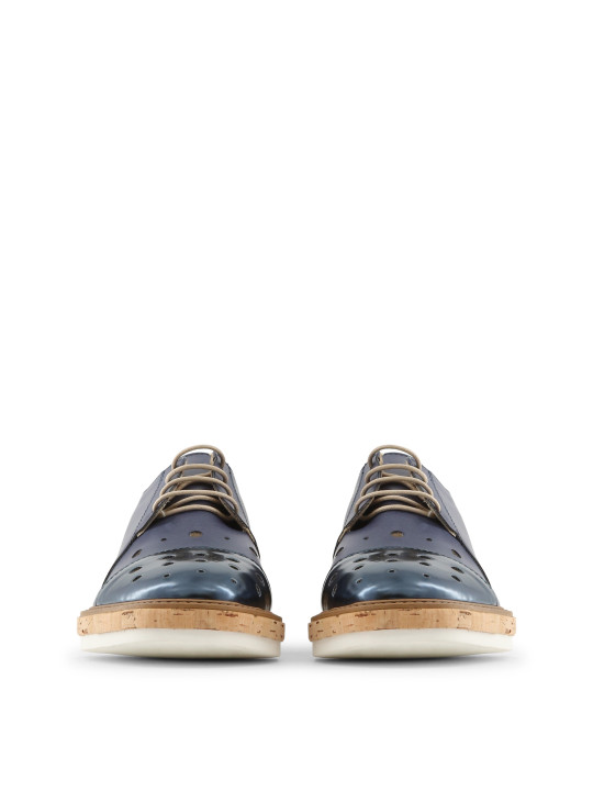 Schwarze Lederbrogues mit weißer Sohle