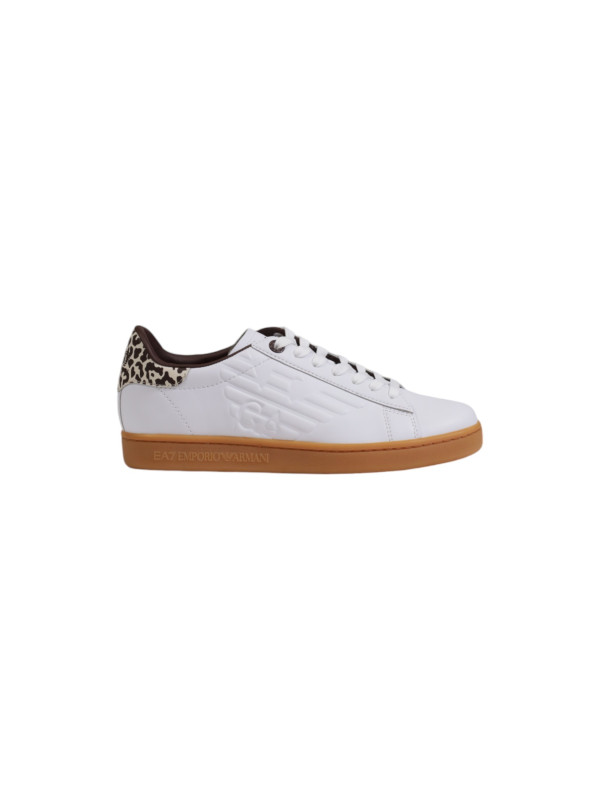 Weiße Sneaker mit Leopardenmusterabsatz Weiße Sneaker mit Leopardenmusterabsatz