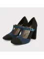 Schwarze Pumps mit blauem Akzent