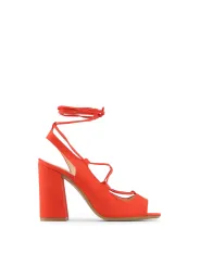 Korallenfarbene Riemchensandalen mit Blockabsatz