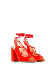 Korallenrote Sandalette mit Blockabsatz