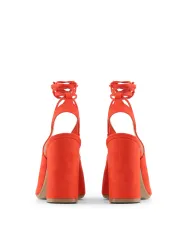Korallenfarbene Sandalette mit hohem Absatz