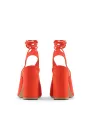 Korallenfarbene Sandalette mit hohem Absatz