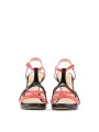 Schwarze Sandalen mit Korallenakzenten
