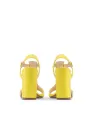 Gelbe Plateau-Sandalette aus Lackleder