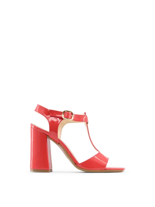 Korallenfarbene Riemchensandalen mit Absatz