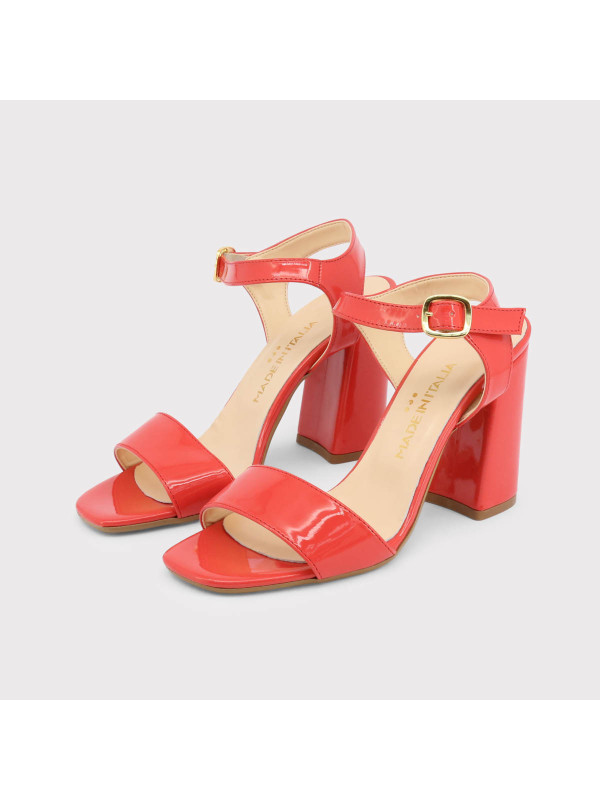Korallenrosa Riemchensandalen mit Blockabsatz Korallenrosa Riemchensandalen mit Blockabsatz