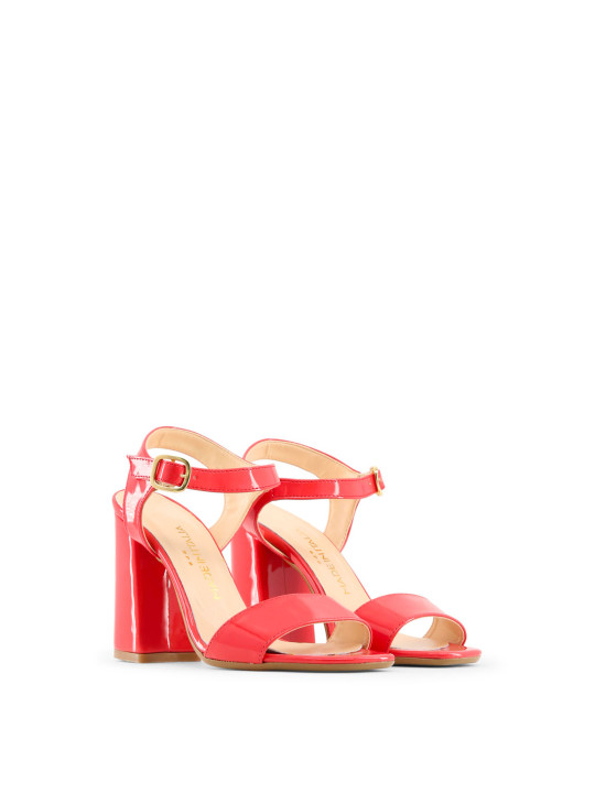 Korallenfarbene Riemchensandalen mit Absatz
