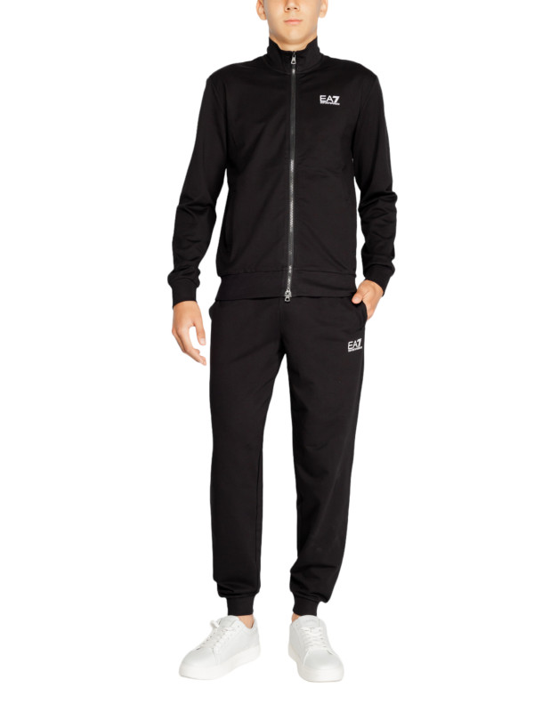 Schwarzer Ea7 Trainingsanzug mit Sneakern Schwarzer Ea7 Trainingsanzug mit Sneakern