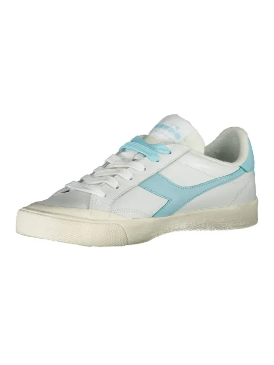 "Diadora Klassiker: Weiß-Blauer Sneaker für zeitlosen Stil"