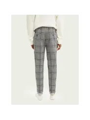 Graue karierte Hose weisses Sweatshirt