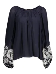 "KOCCA Hemden im Sale | Elegante KOCCA Langarmbluse mit Filigraner Stickerei – Femininer Look mit Weitem Halsausschnitt und Modischen Details, Perfekt online kaufen"|Planet-Deluxe