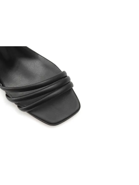 Schwarze Lederriemchensandalette mit kleinem Absatz