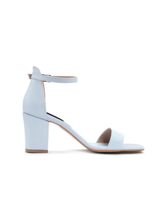 Blaue Sandalette mit transparentem Absatz