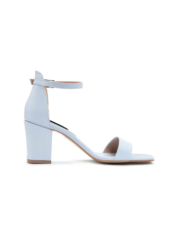 Blaue Sandalette mit transparentem Absatz
