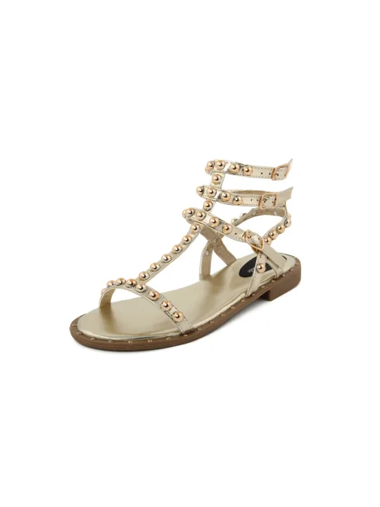 Goldene Sandalette mit Nieten und Schnallen