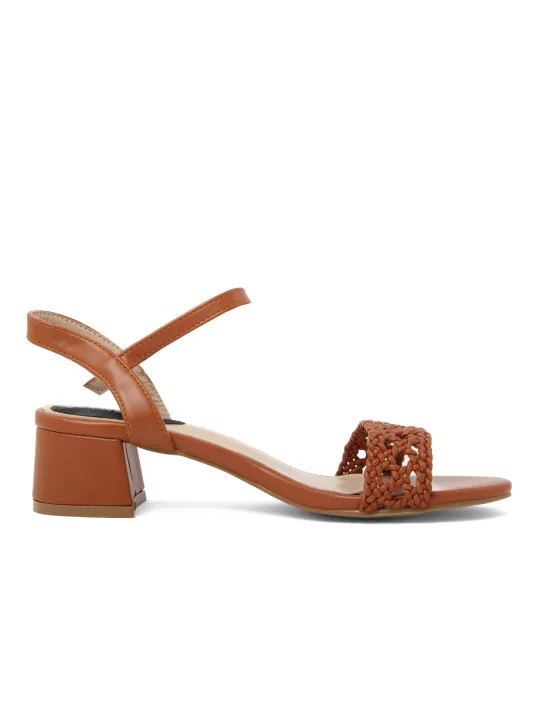 Braune Sandalette mit geflochtenem Verschluss