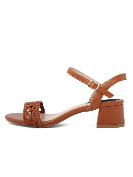 Braune geflochtene Riemchen-Absatzsandalen