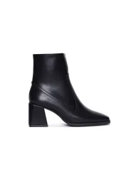 Schwarze Lederstiefeletten mit Blockabsatz