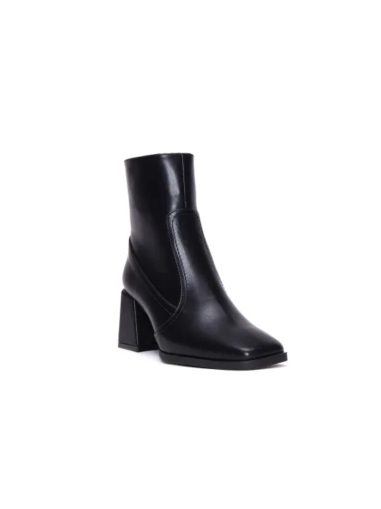 Schwarze Lederstiefeletten mit klobigem Absatz