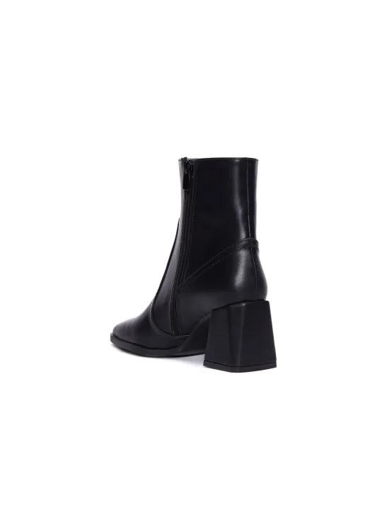 Schwarze Lederstiefeletten mit hohem Absatz
