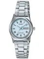 Silberne Casio Uhr mit blauem Zifferblatt