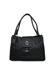 Schwarze Ledertasche mit silbernem Ring