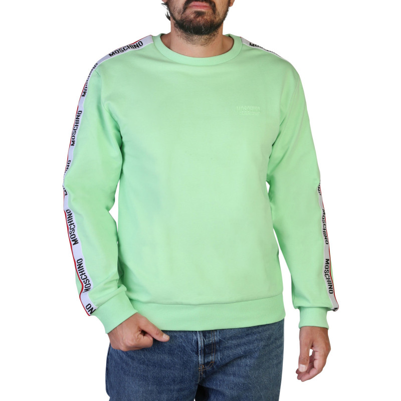 Lang Shirt  günstig Kaufen-Moschino-A1781-4409_A0449. Moschino-A1781-4409_A0449 <![CDATA[Kollektion:Frühjahr/SommerGeschlecht:HerrenTypologie:SweatshirtÄrmel:langHalsausschnitt:RundhalsausschnittMaterial:Baumwolle 95%Elasthan 5%Muster:einfarbigReinigung:30° C WäscheModelgröße