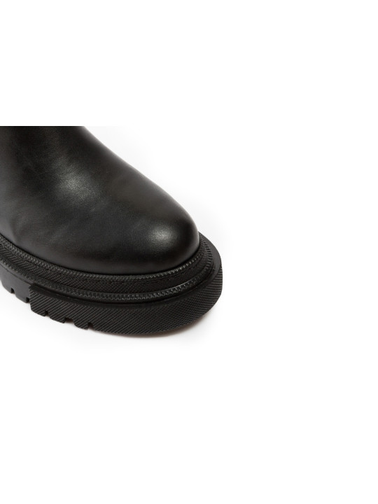 Schwarze Lederstiefel mit dicker Sohle