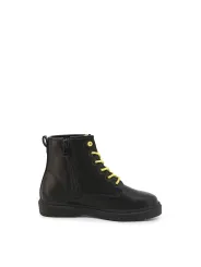 Schwarze Kampfstiefel mit gelben Akzenten