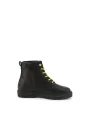 Schwarze Kampfstiefel mit gelben Akzenten